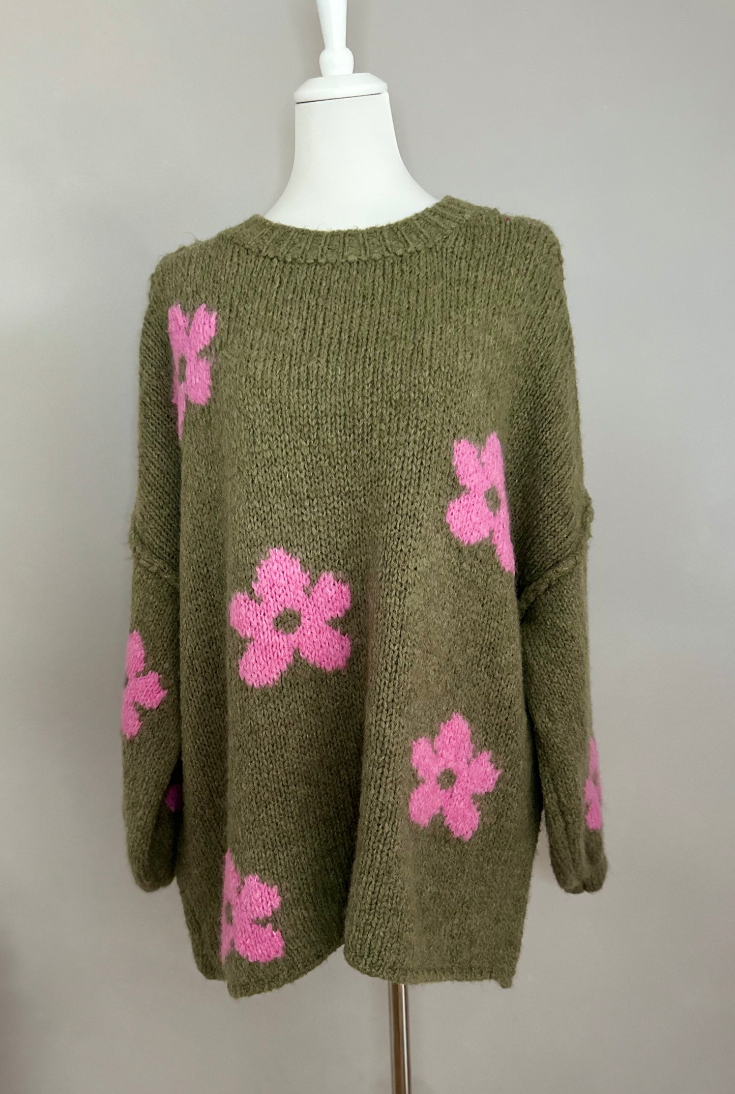 Strickpullover mit Blumen