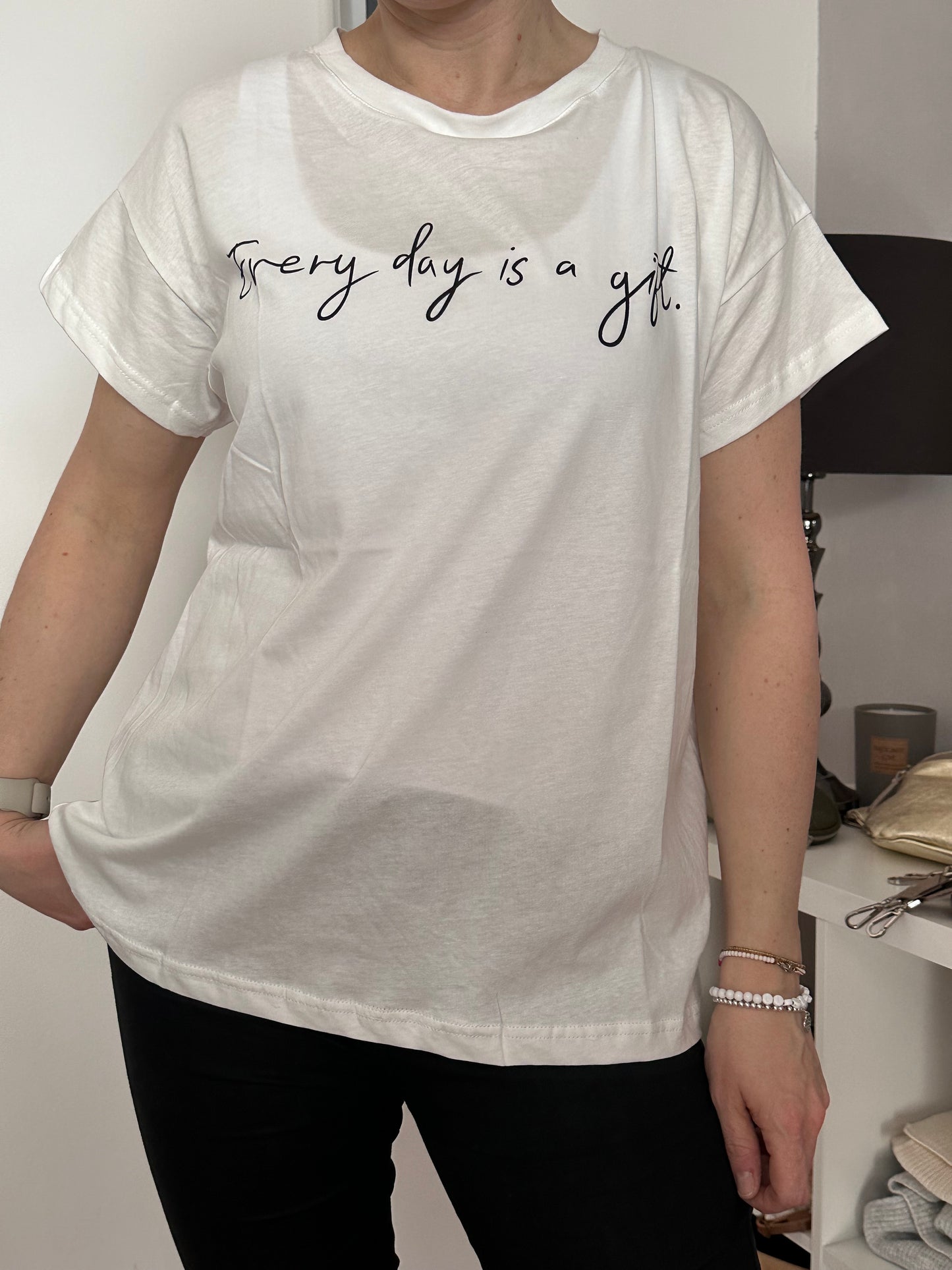 T-Shirt „Every day is a Gift“